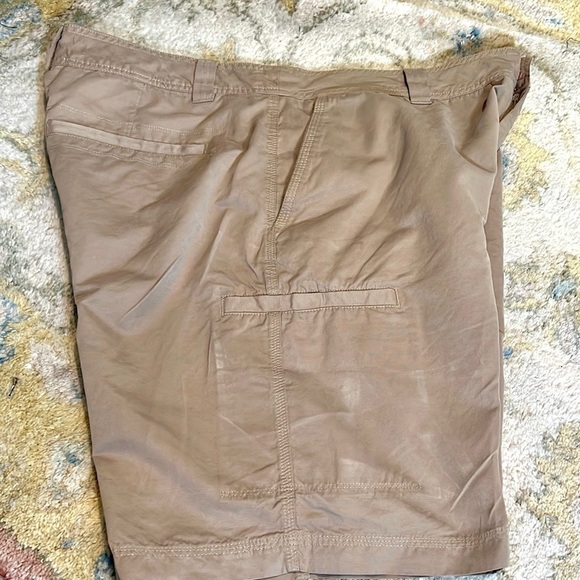 Orvis,Khaki Flat-Front,Pocketed Shorts, Hidden Cargo Pocket, Excellent!Size 38 - Picture 1 of 7